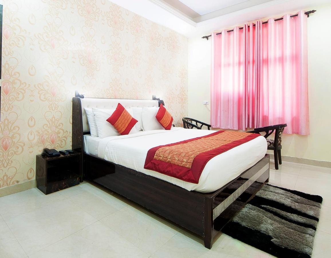 The Alpino Hotel Nuova Delhi Esterno foto
