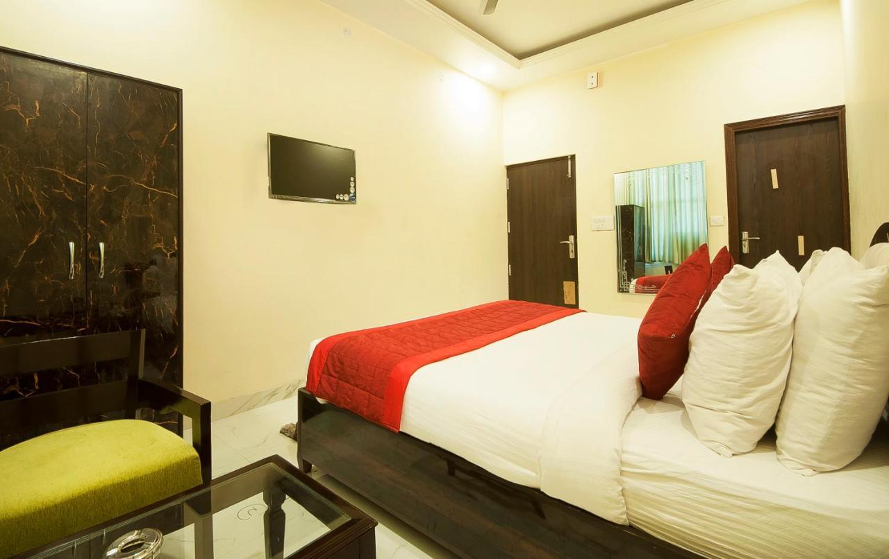 The Alpino Hotel Nuova Delhi Esterno foto
