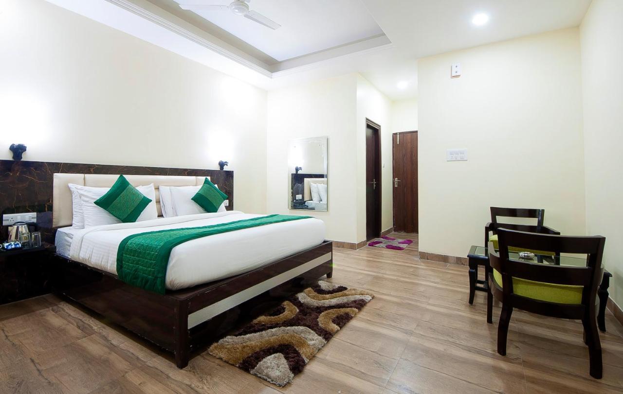 The Alpino Hotel Nuova Delhi Esterno foto