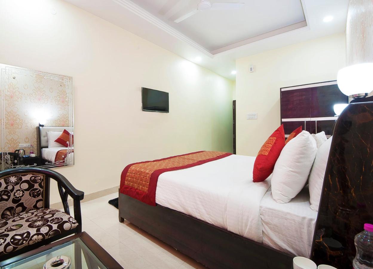 The Alpino Hotel Nuova Delhi Esterno foto