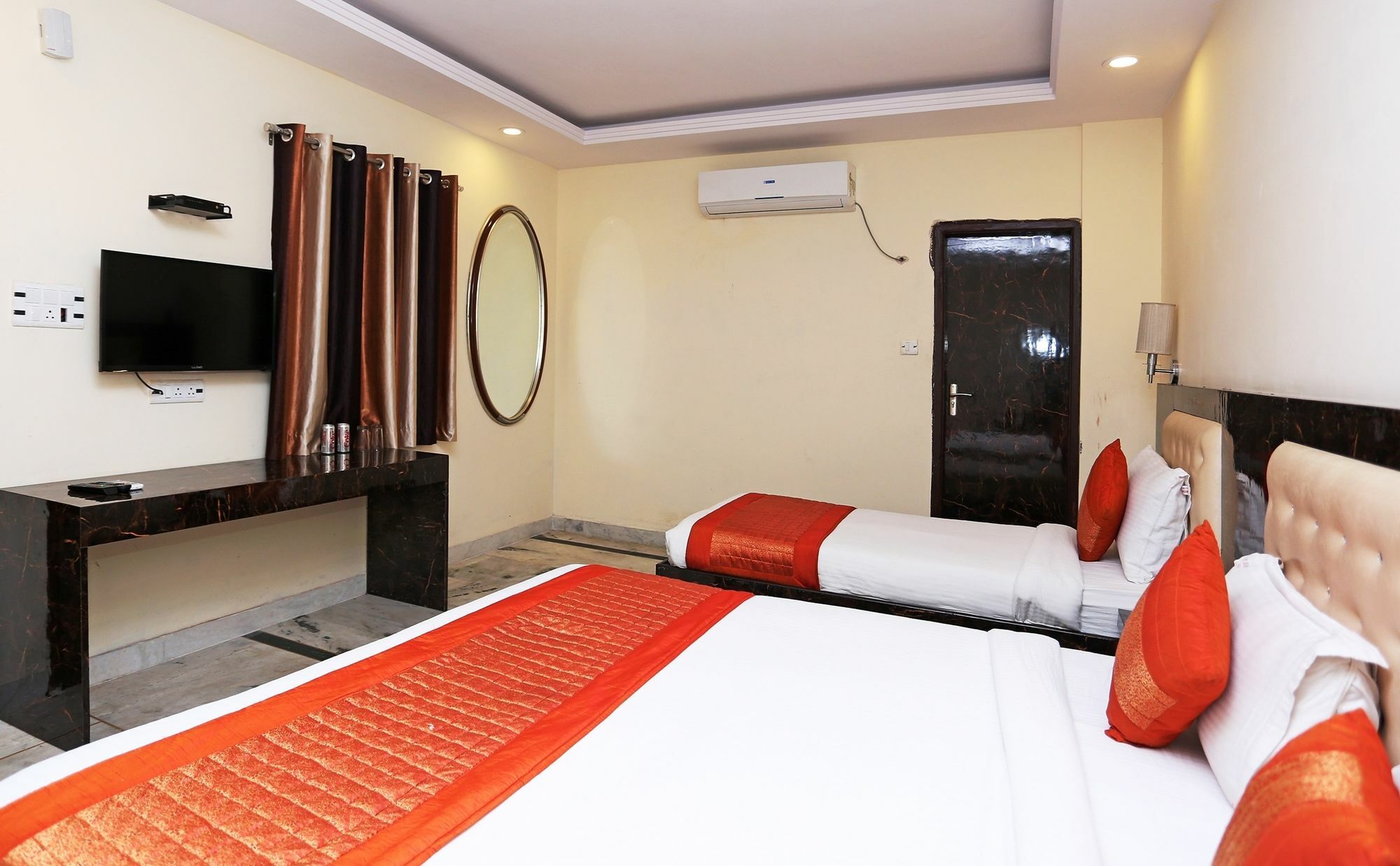 The Alpino Hotel Nuova Delhi Esterno foto