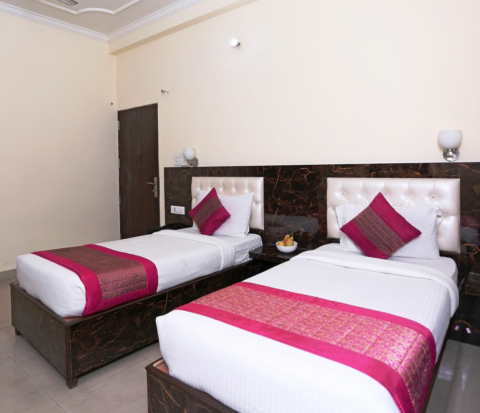 The Alpino Hotel Nuova Delhi Esterno foto
